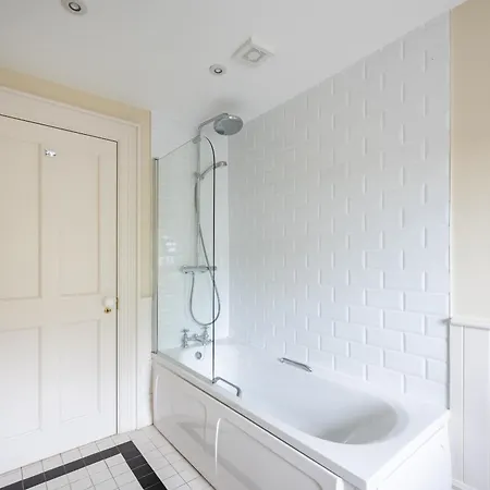 Bay House And Gardens *