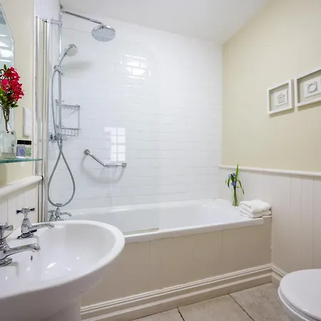 Bay House And Gardens *