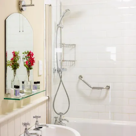 Bay House And Gardens * Kells (Kerry)