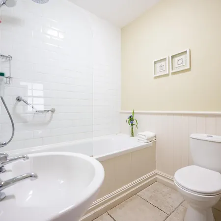 Bay House And Gardens