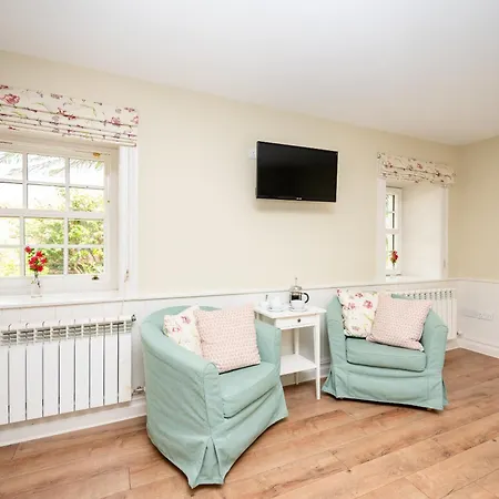 Bay House And Gardens *