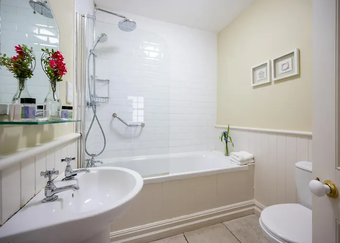 Bay House And Gardens *