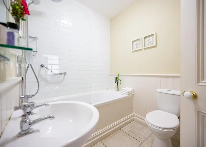 Bay House And Gardens