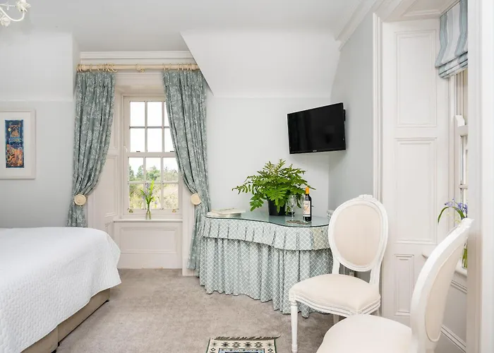 Bay House And Gardens *