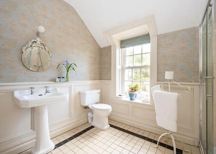 Bay House And Gardens