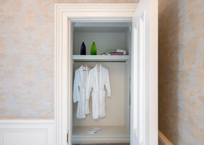 Bay House And Gardens * Kells (Kerry)